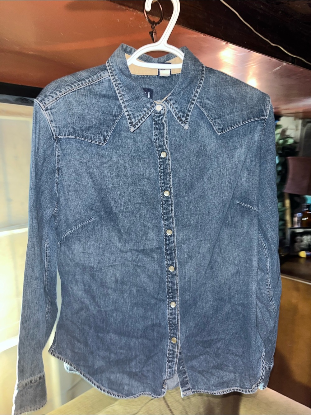 Women’s GAP Medium Button Down Top